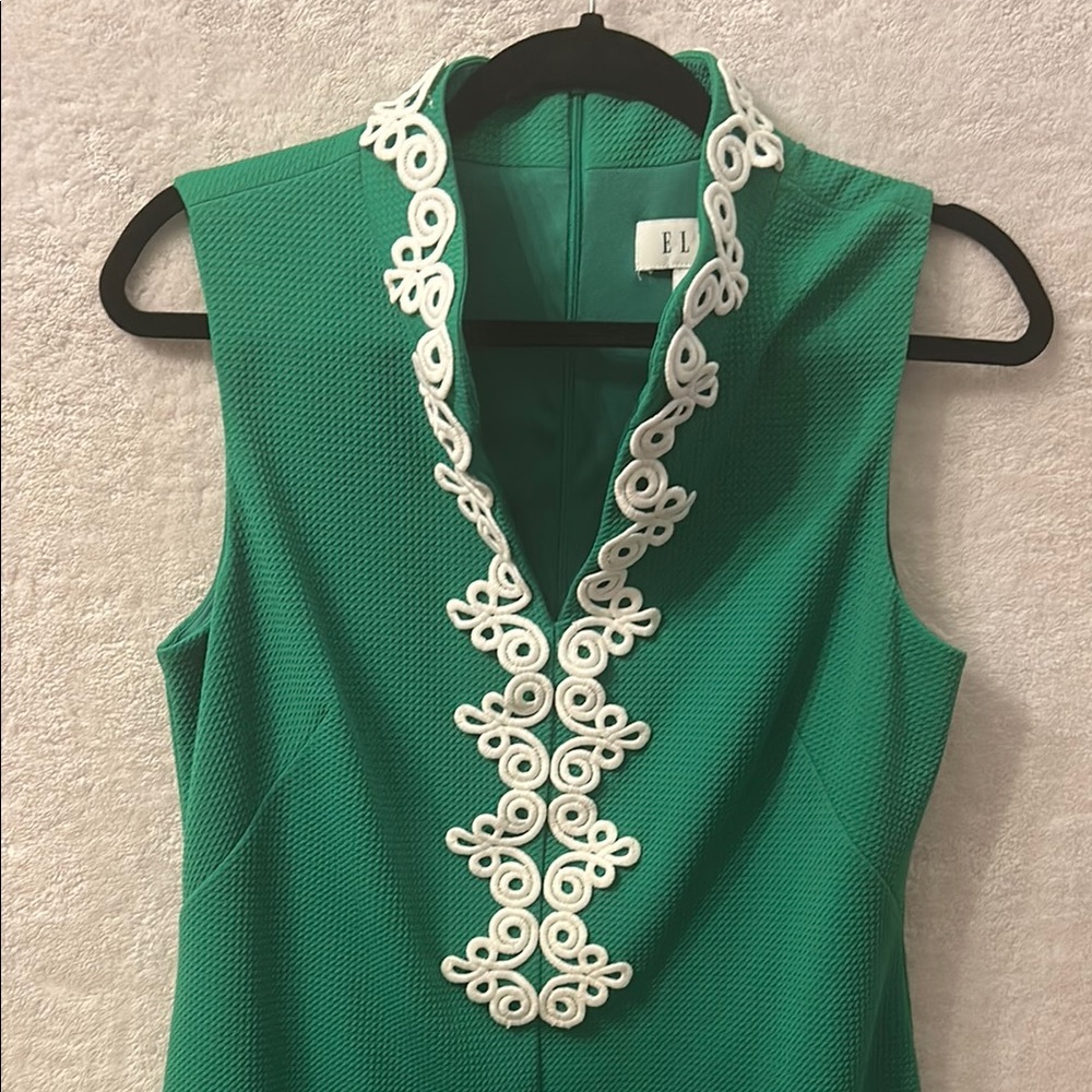 Elle Green & White Sheath Dress with Plunge Neckline - Picture 5 of 16